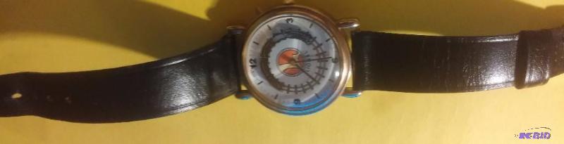 lot 4 image: Vintage Lionel Watch With Moving Train Inside...