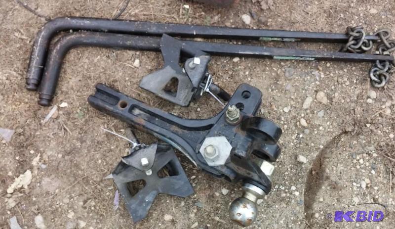 lot 14 image: Heavyweight Distribution Hitch complete with ...