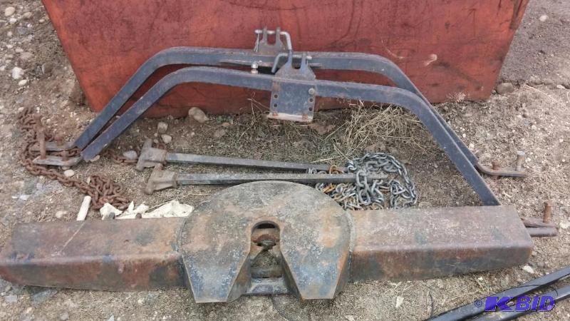 lot 15 image: Complete 5th Wheel hitch...