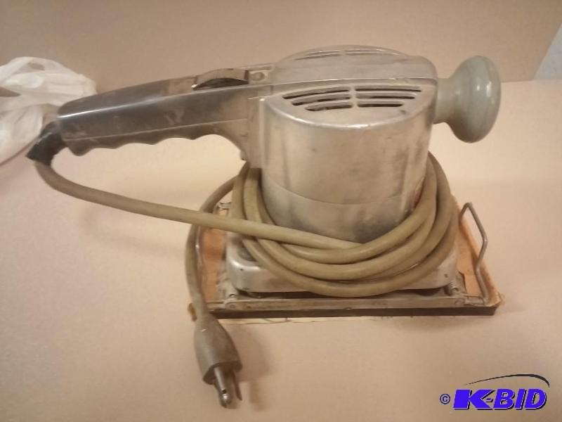 lot 18 image: Vintage Clarke Smoothie sander...