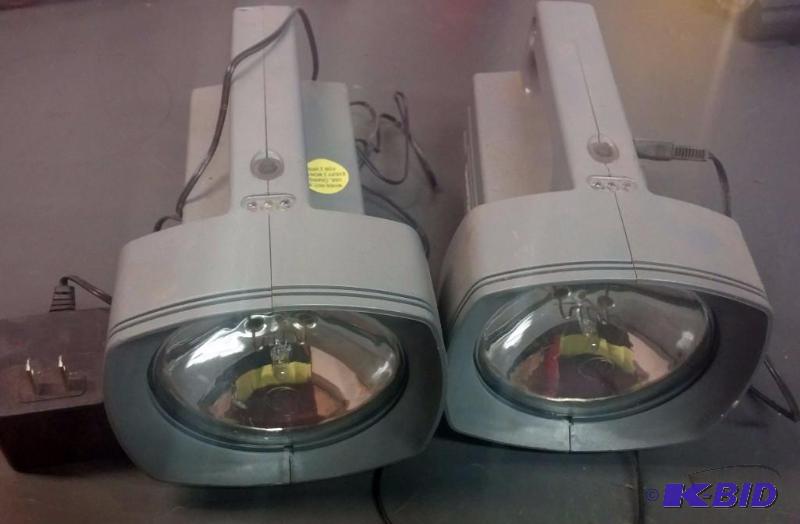 lot 35 image: Set of 2 Craftsman Rechargeable FlashlightLa...