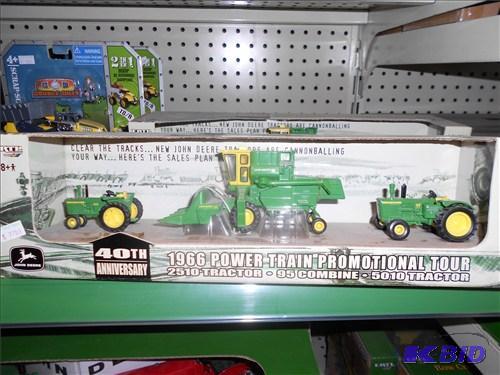 164 ERTL 40TH ANNIV JOHN DEERE 1966 POWER TR...