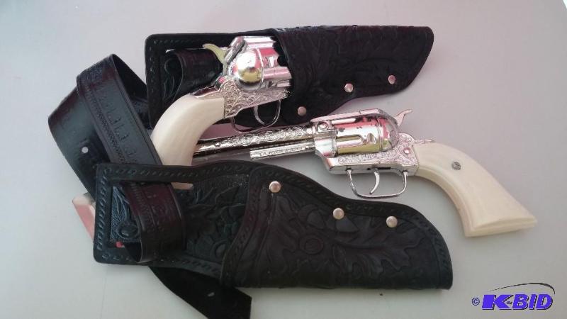 Vintage Pair of Pony Boy cap guns wgun holst...