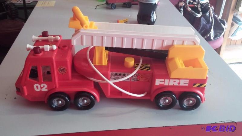 Vintage 1990 Playmates Fire Truck with shooti...
