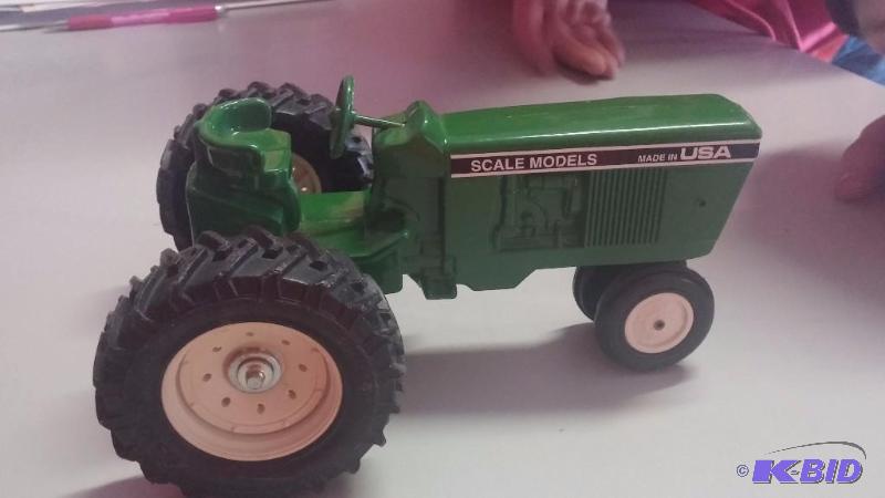 John Deere Scale Models Tractor-Rare White Hu...