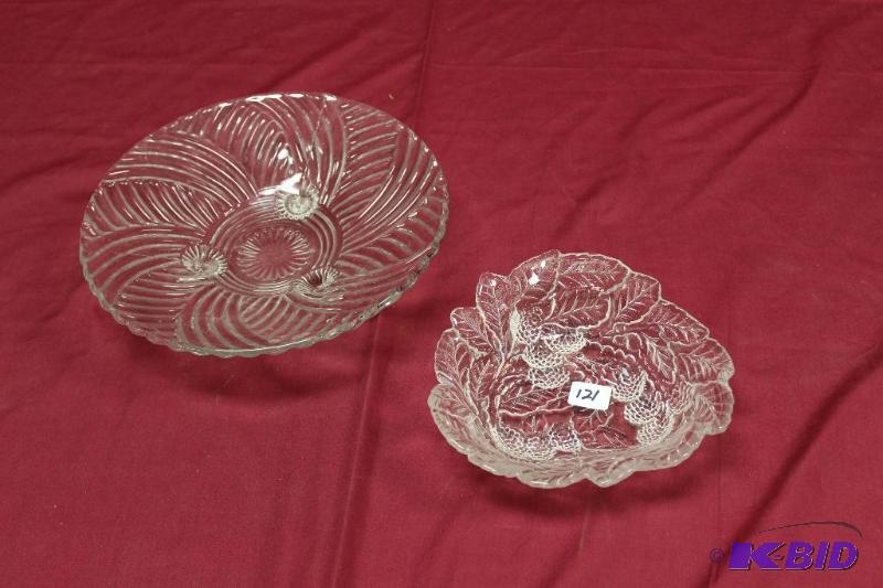 lot 121 image: Vintage Glass Bowls ...