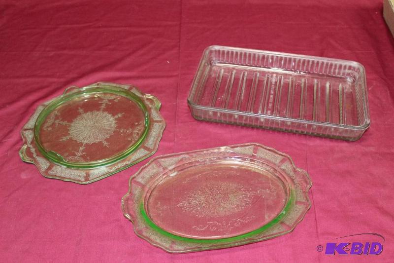 lot 125 image: Glass Serving Containers ...