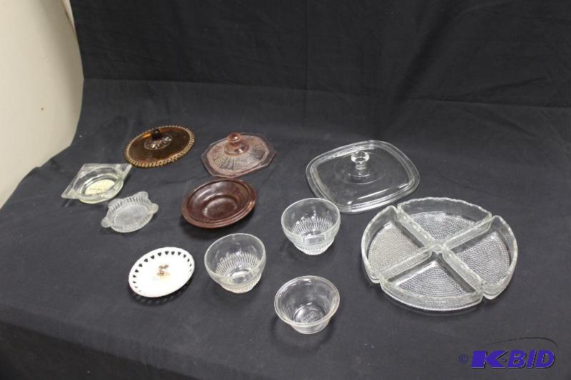 lot 126 image: Assorted Vintage Glassware ...