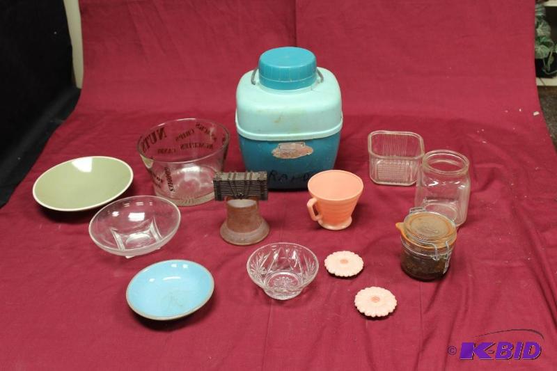 lot 133 image: Assorted Vintage Items ...