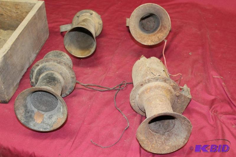lot 168 image: Antique Car Horns ...