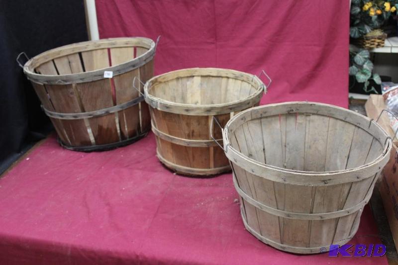 lot 170 image: Apple Baskets ...