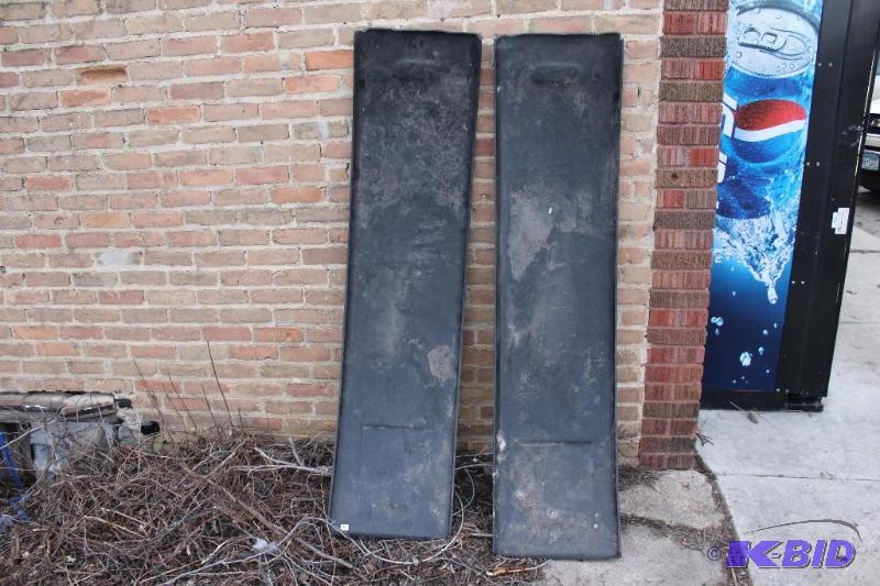 lot 190 image: Tractor Front Fenders   Hard Rubber  Pl...