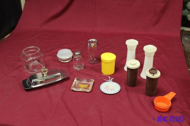 lot 201 image: Salt and Pepper Shakers, kitchenwares ...
