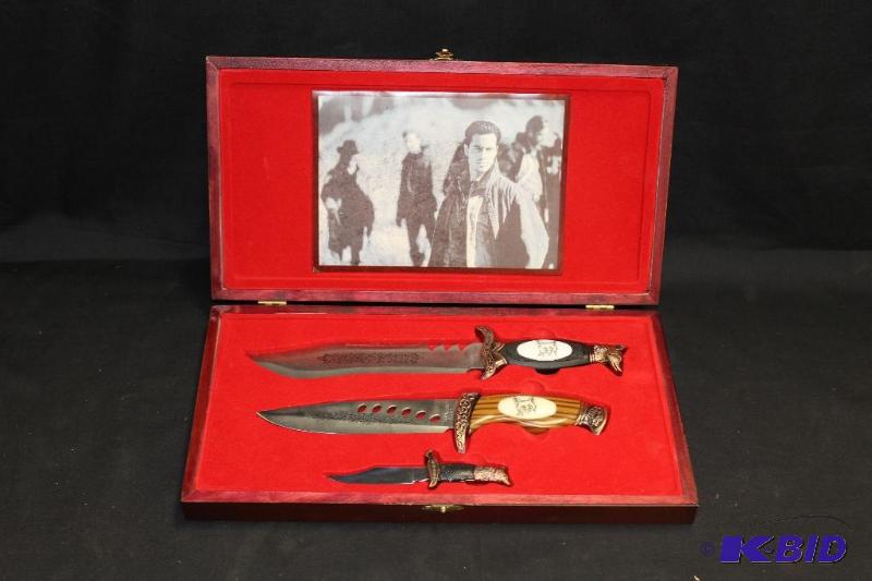 lot 208 image: Collectable Knife Set ...