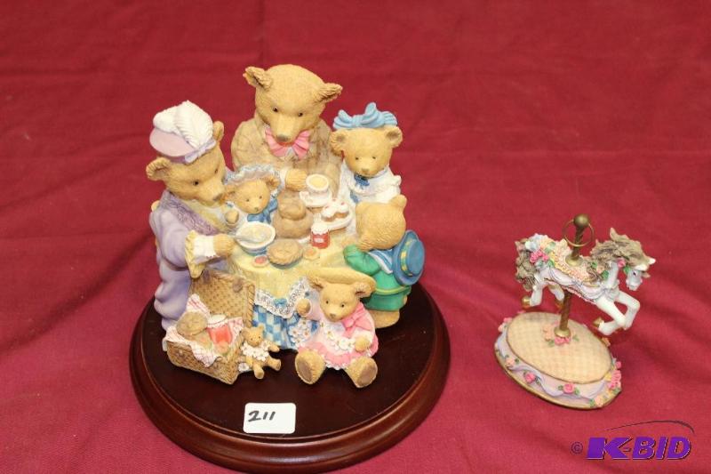 lot 211 image: Figurines ...