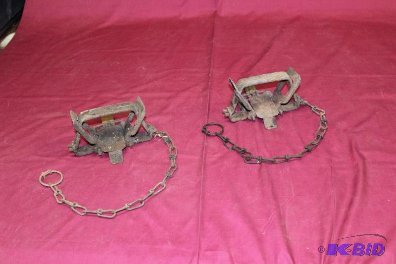 lot 213 image: Traps ...