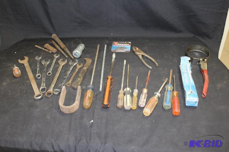 lot 235 image: Large lot of Tools ...