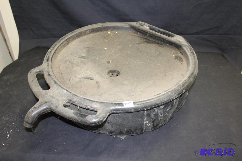 lot 245 image: Oil Change Pan ...