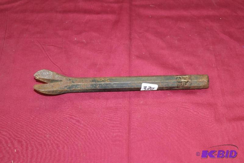 lot 320 image: Pry Bar ...