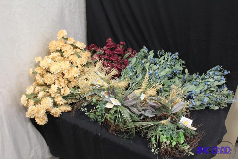 lot 343 image: NEW Decorative Silk Flowers...