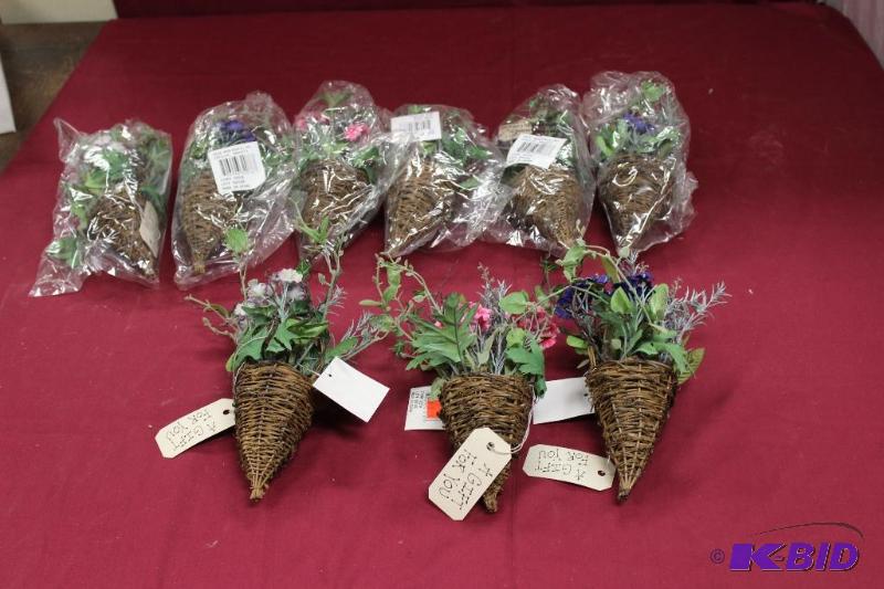 lot 344 image: NEW Decorative Silk Flowers...