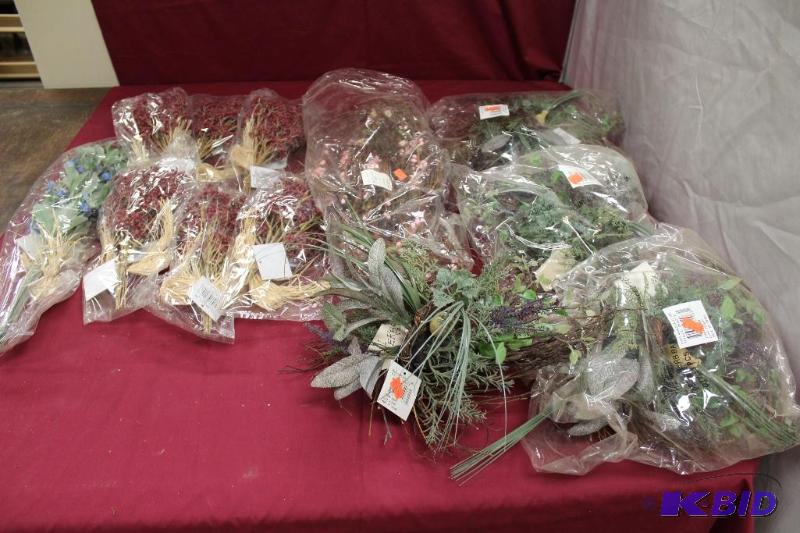 lot 351 image: NEW Decorative Silk Flowers ...