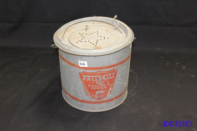 lot 68 image: Vintage Minnow Bucket ...