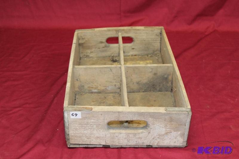 lot 69 image: Vintage Papsi-Cola&nbspWooden Crate ...