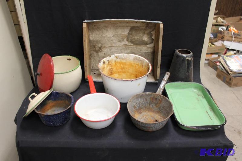 lot 85 image: Large Lot of Vintage Enamelware ...