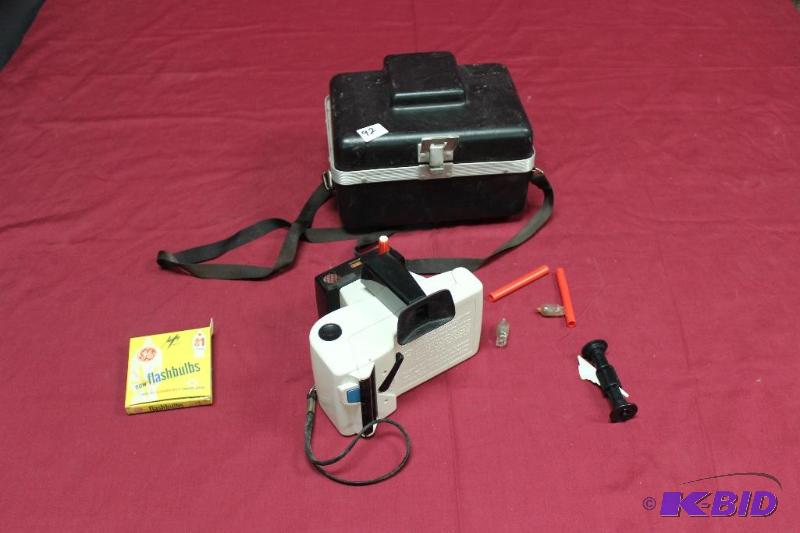 lot 92 image: Polaroid Swinger Model 20 Camera