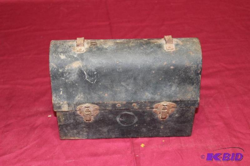 lot 96 image: Antique Tin Lunch Box ...