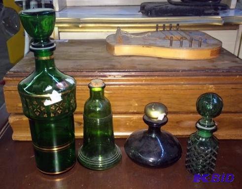 lot 100 image: Lot of (4) Vintage Green Glass Items