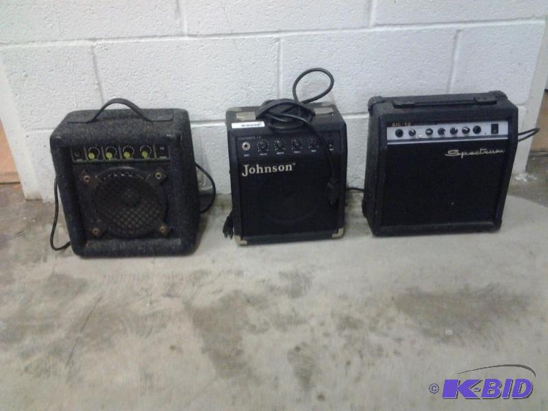 lot 20 image: Lot of (3) Small Amplifiers