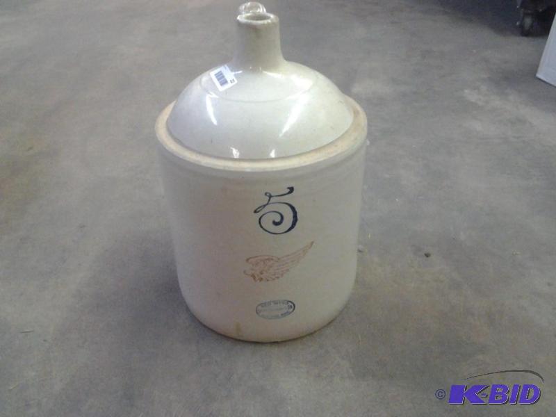 lot 22 image: Redwing Jug #5