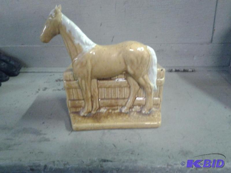 lot 23 image: Ceramic Horse Napkin Holder