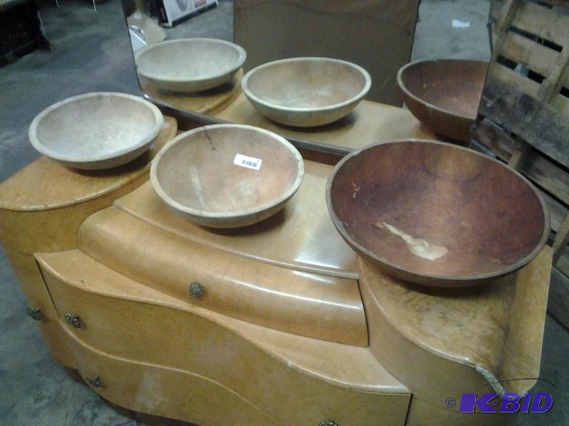 lot 25 image: Lot of (3) Wooden Bowls