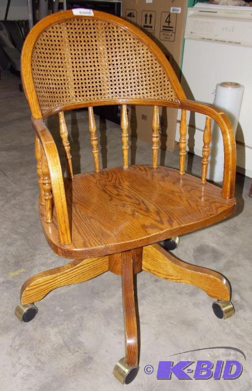 lot 66 image: Vintage Oak Captains Swivel Caster Desk Chair