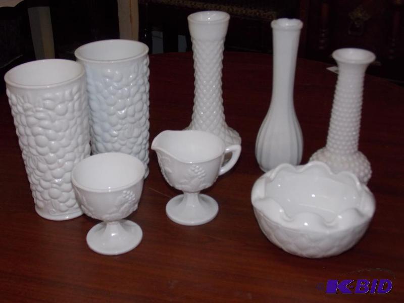 lot 68 image: Lot of Milk Glass Decor and Serving Items