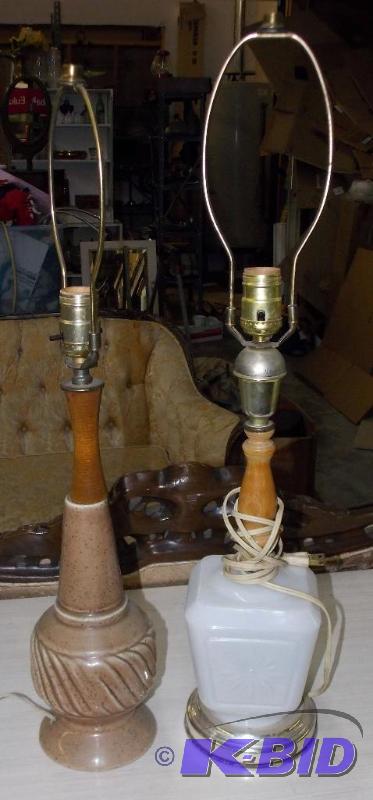 lot 72 image: Lot of (2) Vintage Table Lamps