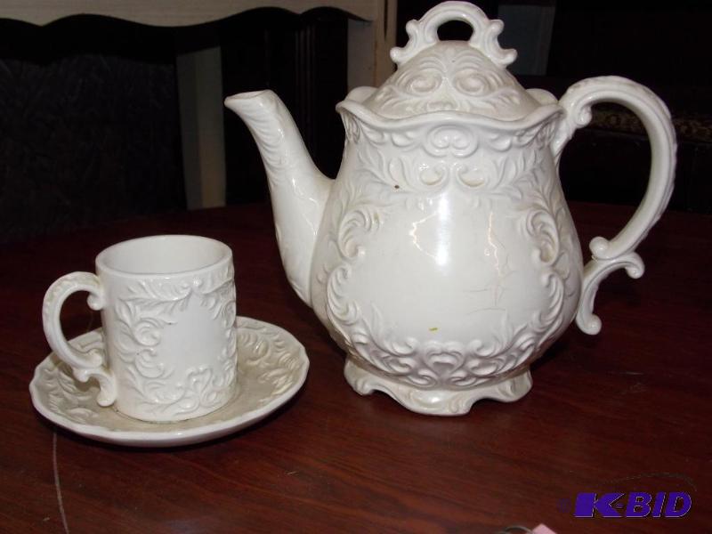 lot 77 image: Lot of (2) Vintage Fine China Tea Serving Items