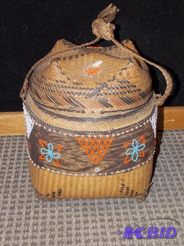 lot 89 image: Lot of (2) Vintage Hand Woven and Beaded Decorative Baskets