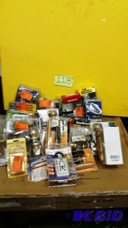 lot 118 image: Lot of Door knobs and handles