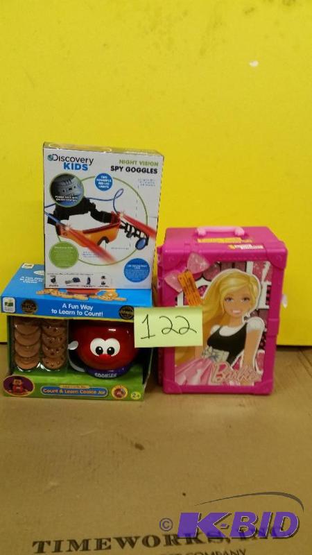 lot 122 image: LOT OF TOYS
