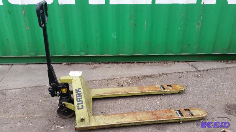 lot 131 image: PALLET Jack