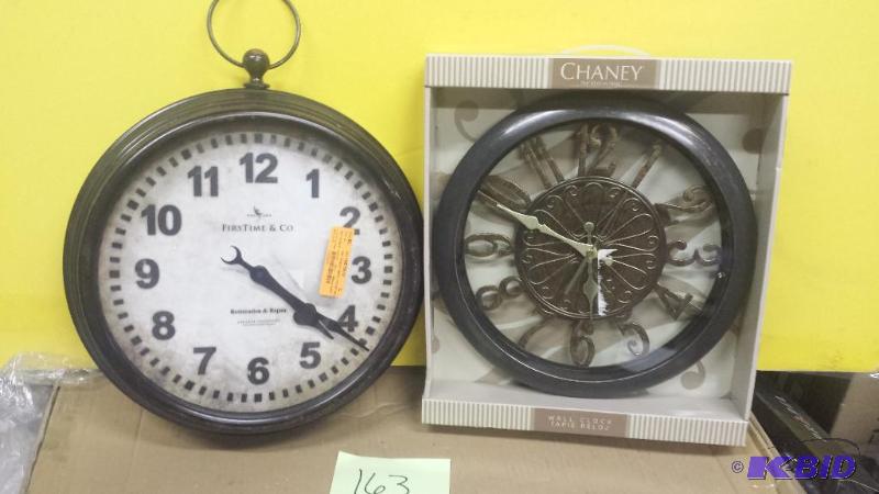 lot 163 image: Lot of 2 Clocks