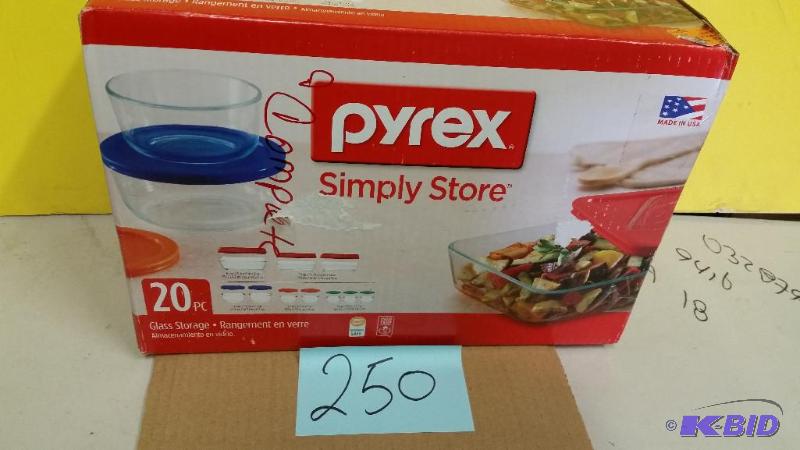 lot 250 image: Pyrex Simply Storage Containers