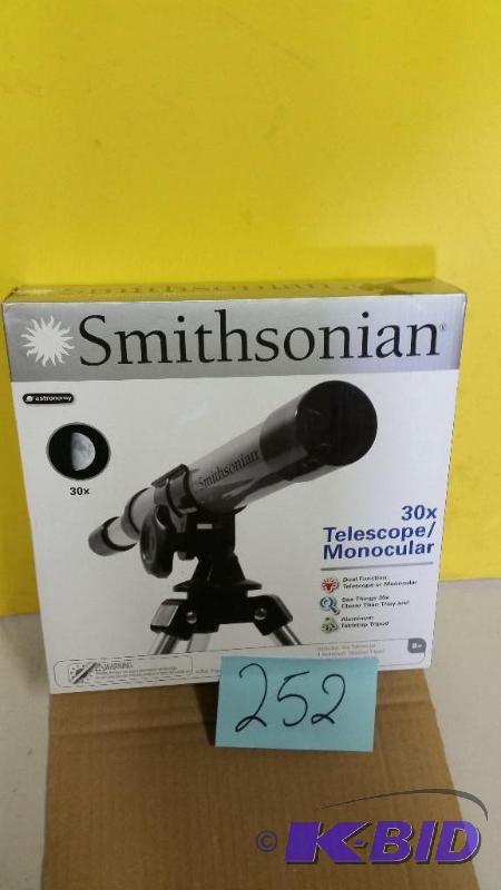 lot 252 image: Smithonian TelescopeMonucular