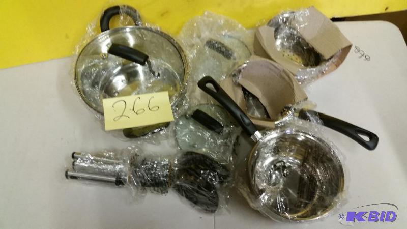 lot 266 image: Cookware Set