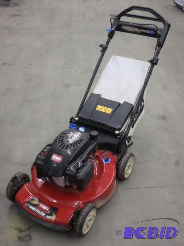 lot 10 image: Toro Perconal Pace 20" Recycler Self-Pro...