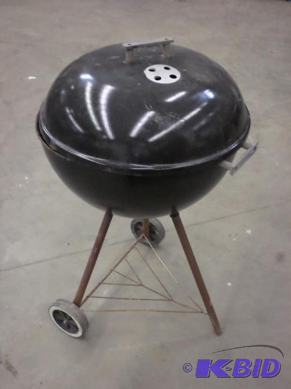 lot 117 image: Weber BBQ Grill...